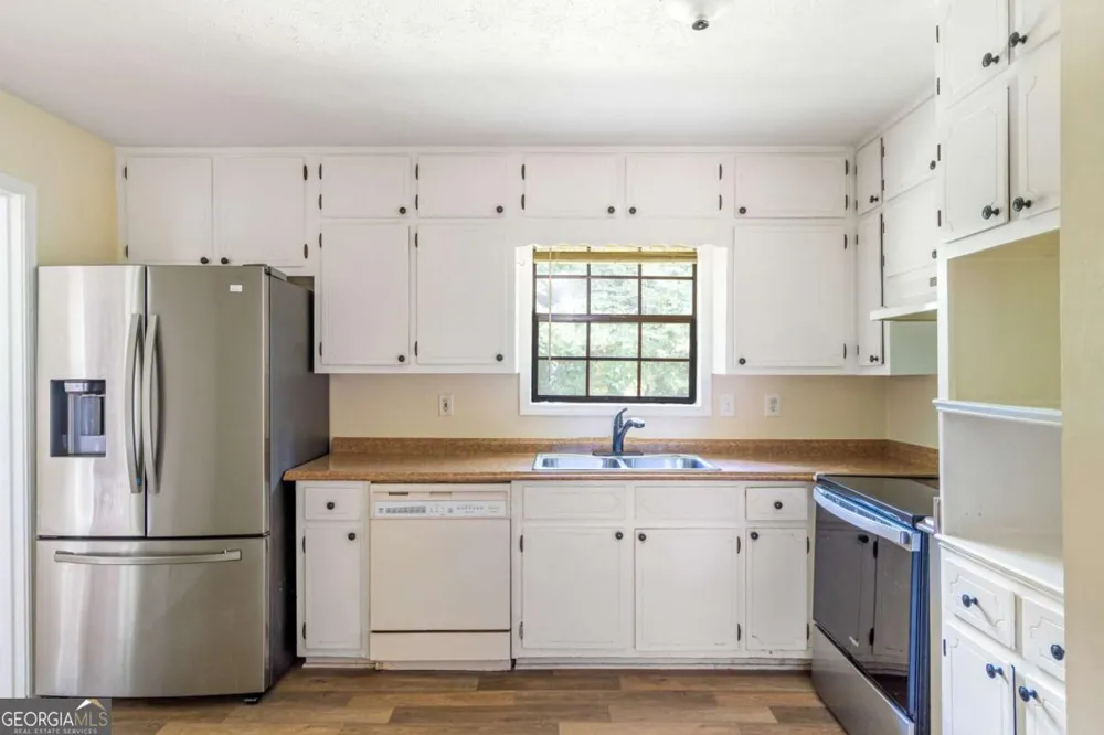 1236 Country Pine DR Ellenwood, GA 30294