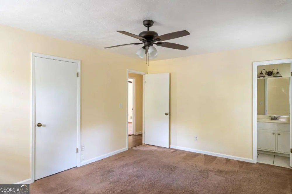 1236 Country Pine DR Ellenwood, GA 30294
