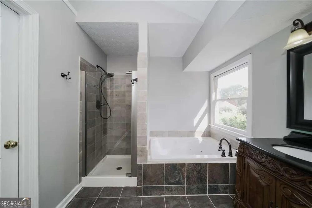 4085 Pineset DR Alpharetta, GA 30022