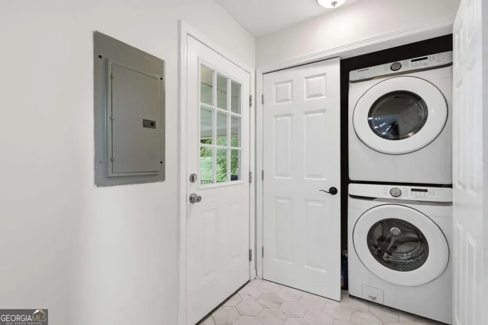 110 Point View CT Tyrone, GA 30290