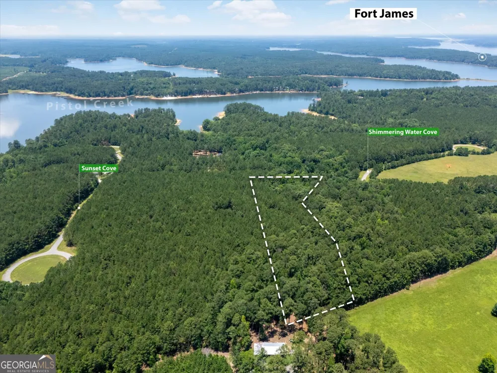1053 Pine Point LN Tignall, GA 30668