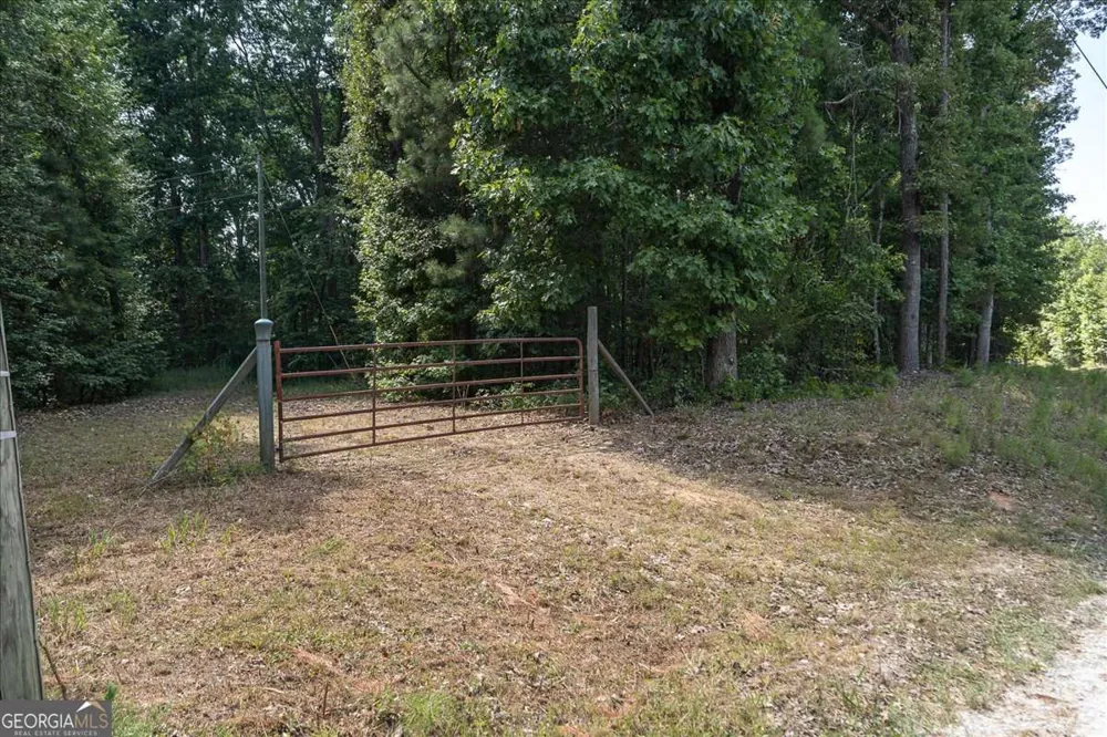 2416 Cleveland DR Elberton, GA 30635