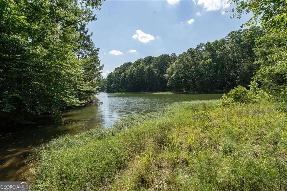 2416 Cleveland DR Elberton, GA 30635
