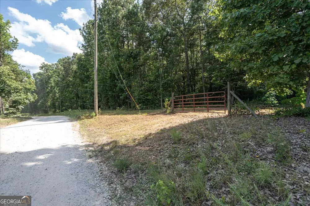 2416 Cleveland DR Elberton, GA 30635