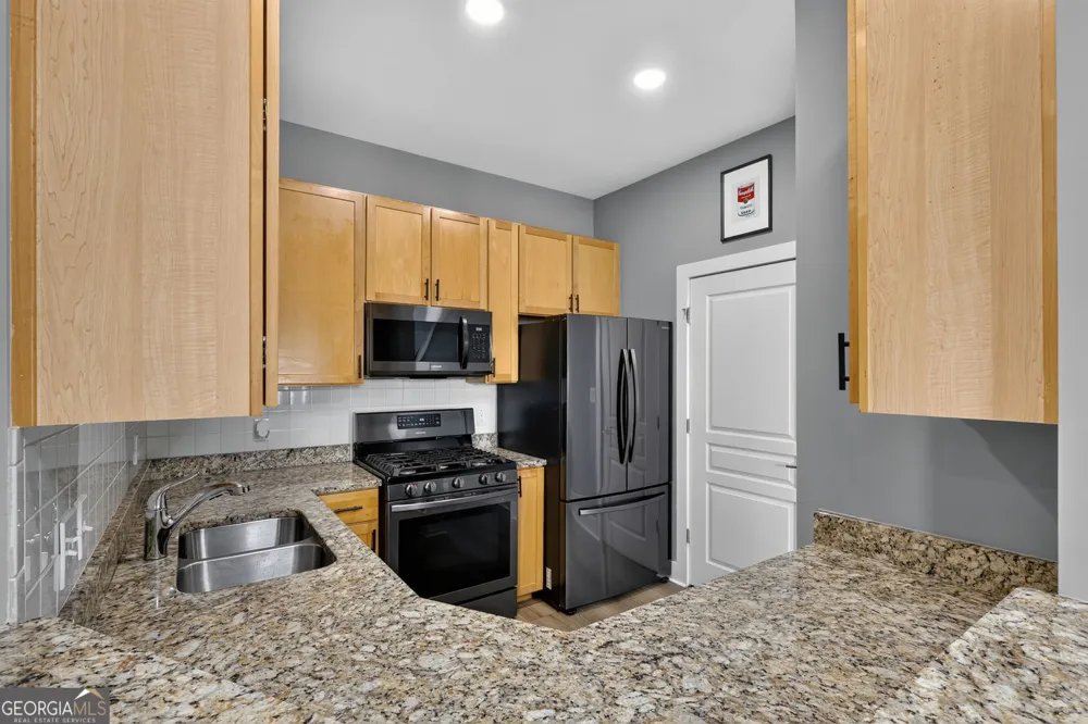 799 Hammond DR NE Sandy Springs, GA 30328