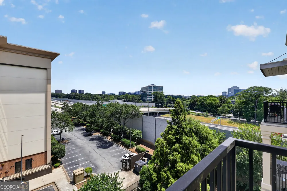 799 Hammond DR NE Sandy Springs, GA 30328