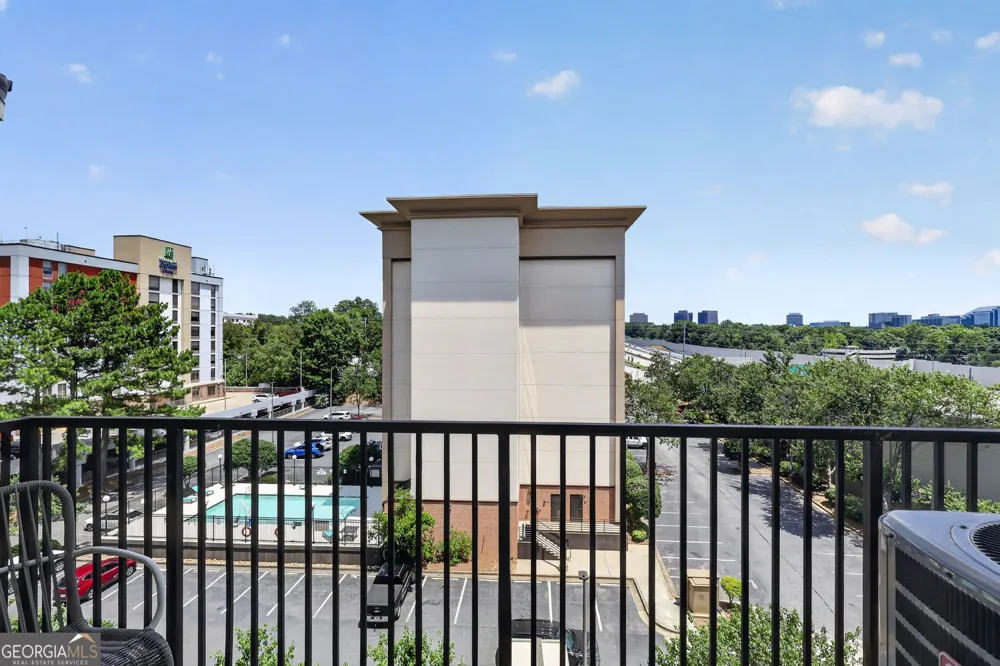 799 Hammond DR NE Sandy Springs, GA 30328