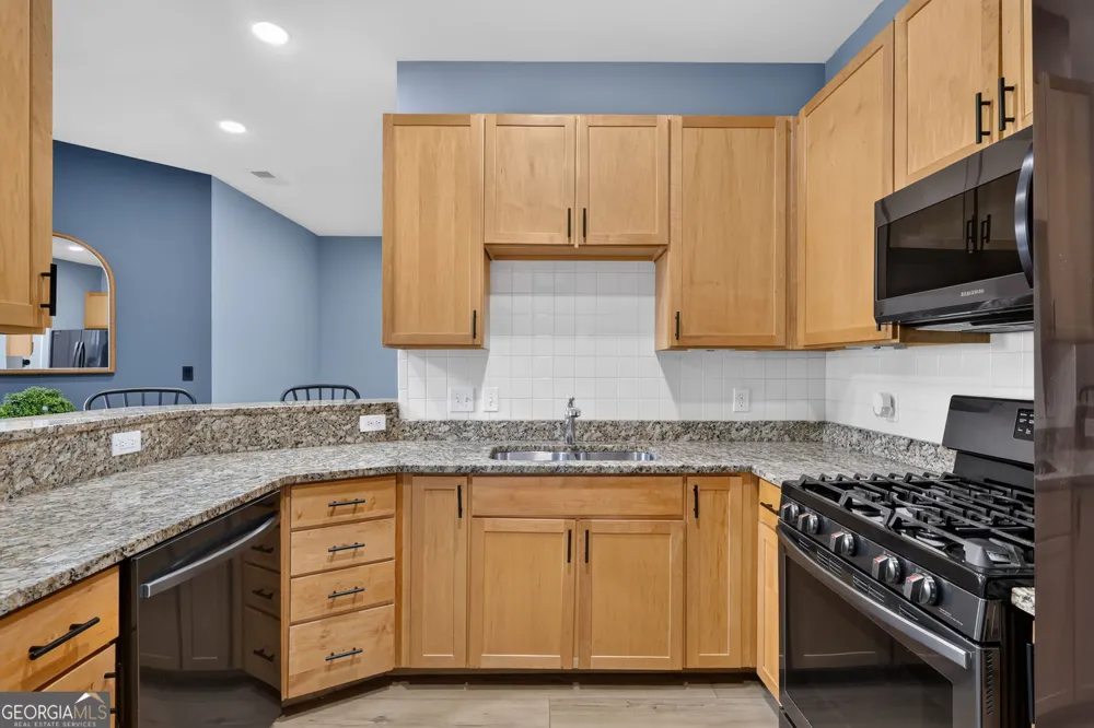 799 Hammond DR NE Sandy Springs, GA 30328