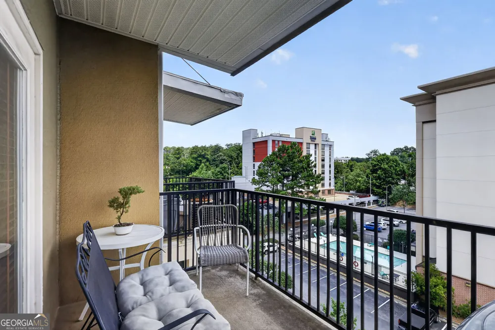 799 Hammond DR NE Sandy Springs, GA 30328