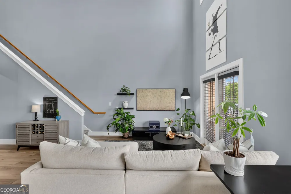 799 Hammond DR NE Sandy Springs, GA 30328