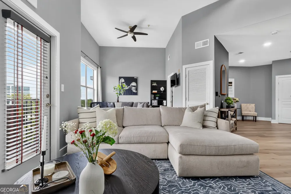 799 Hammond DR NE Sandy Springs, GA 30328