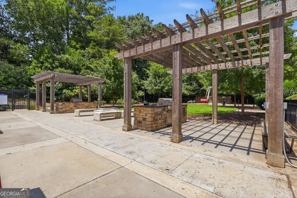 799 Hammond DR NE Sandy Springs, GA 30328
