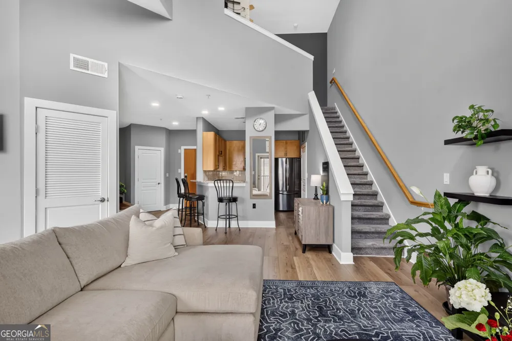 799 Hammond DR NE Sandy Springs, GA 30328