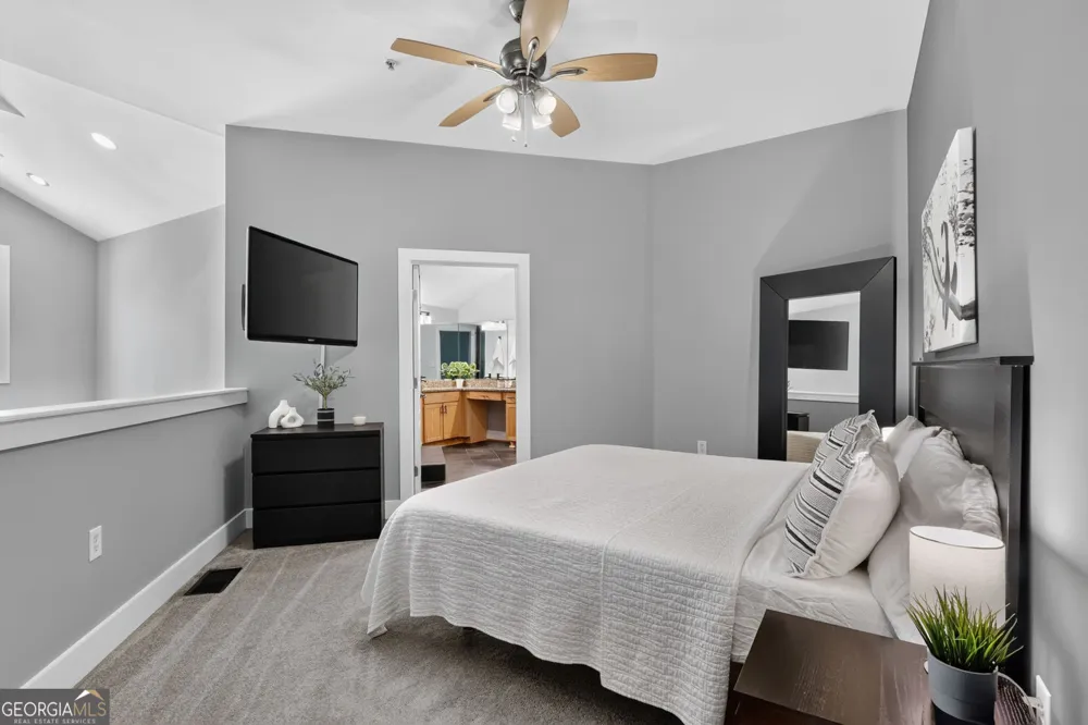 799 Hammond DR NE Sandy Springs, GA 30328