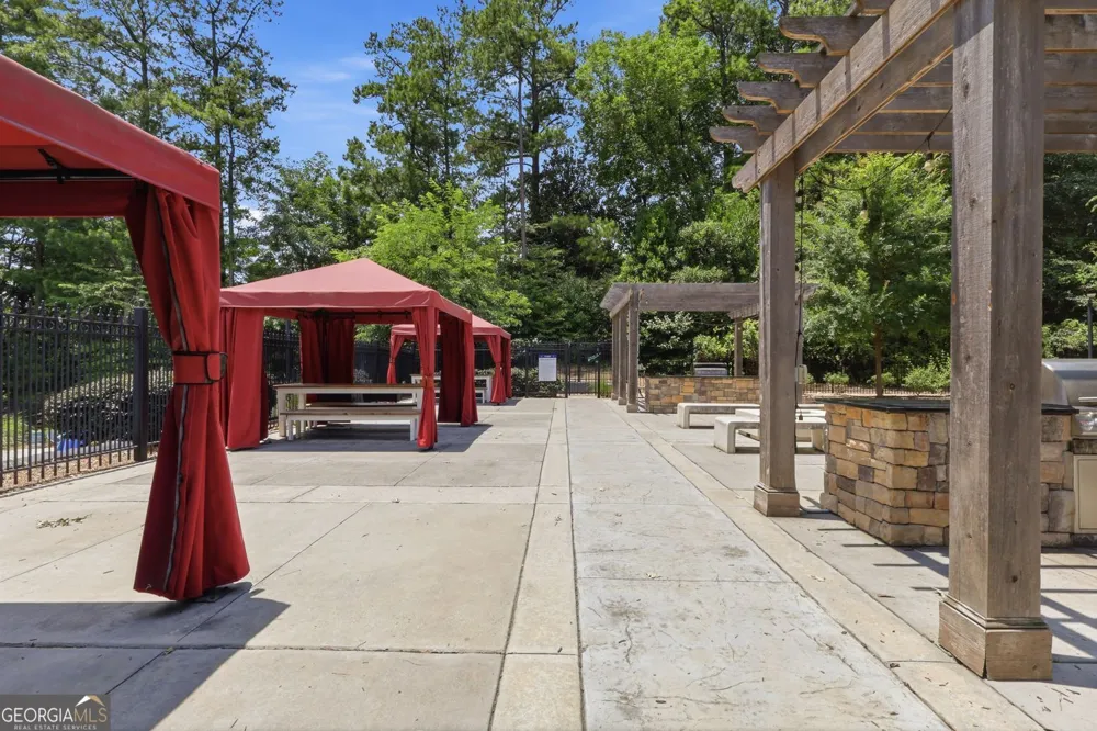 799 Hammond DR NE Sandy Springs, GA 30328