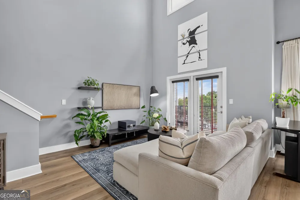 799 Hammond DR NE Sandy Springs, GA 30328