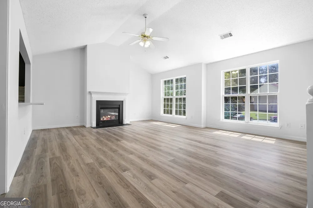 5896 Amerson LN Ellenwood, GA 30294