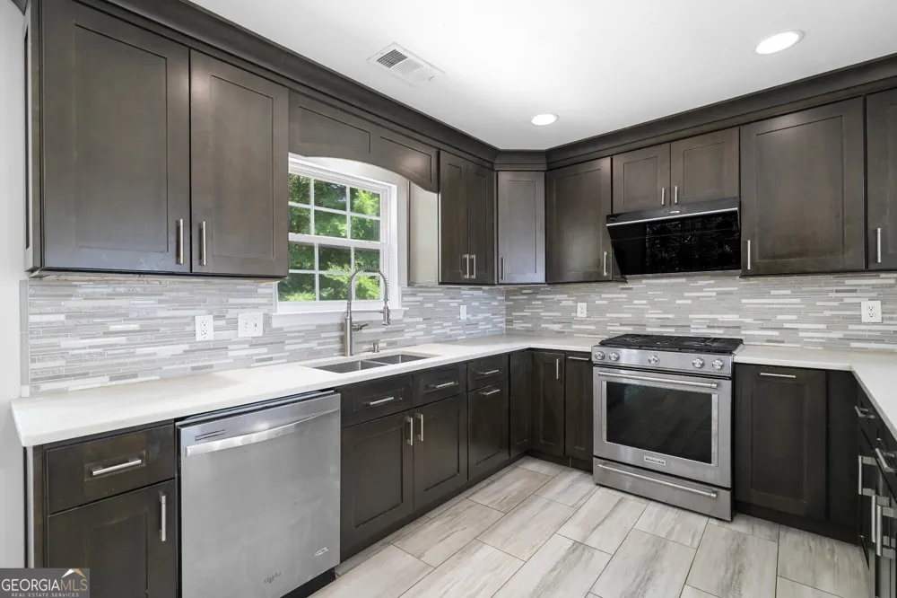 5896 Amerson LN Ellenwood, GA 30294