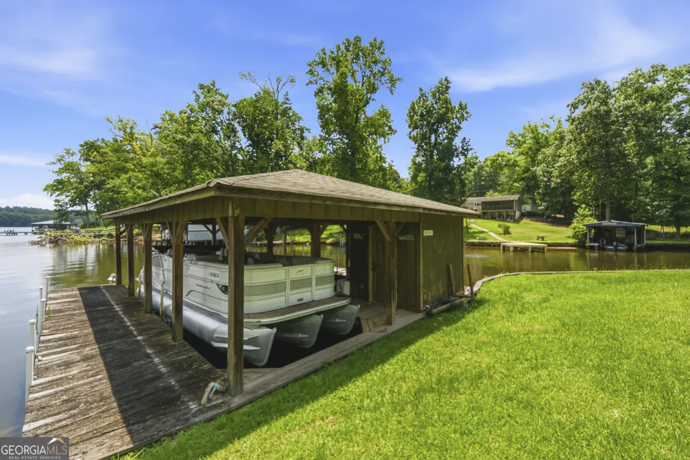 201 Lakeshore DR Eatonton, GA 31024