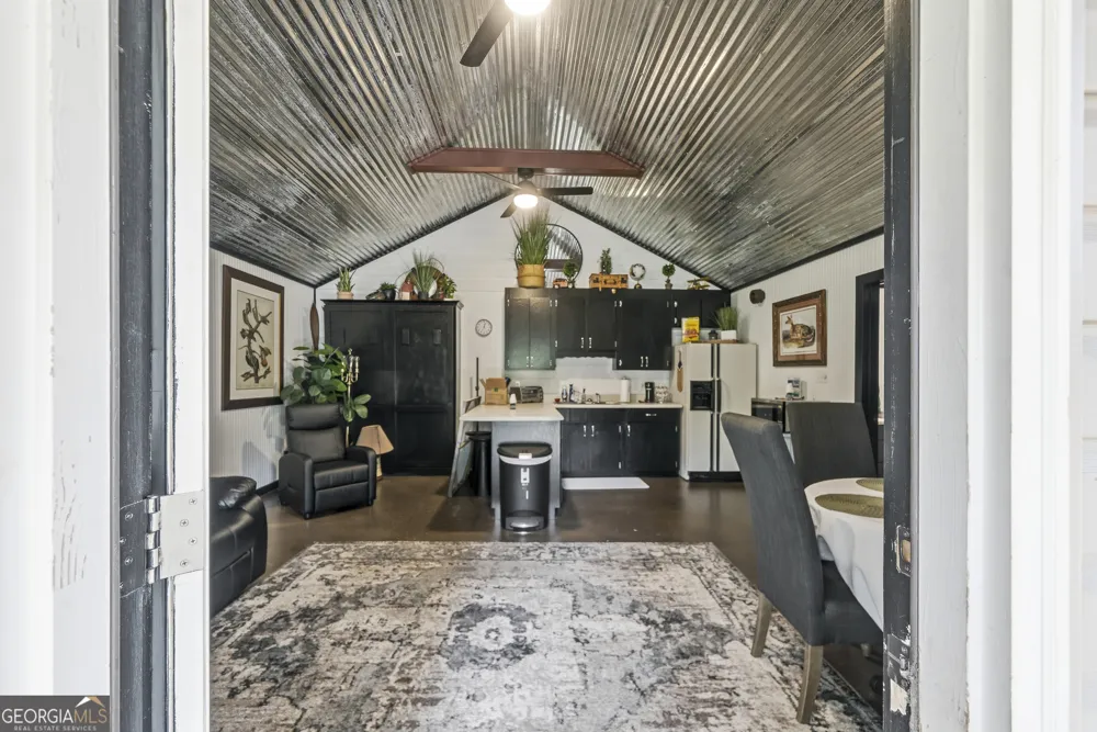 201 Lakeshore DR Eatonton, GA 31024