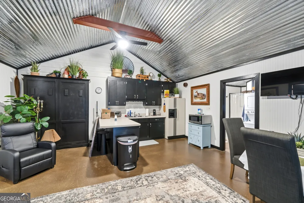 201 Lakeshore DR Eatonton, GA 31024