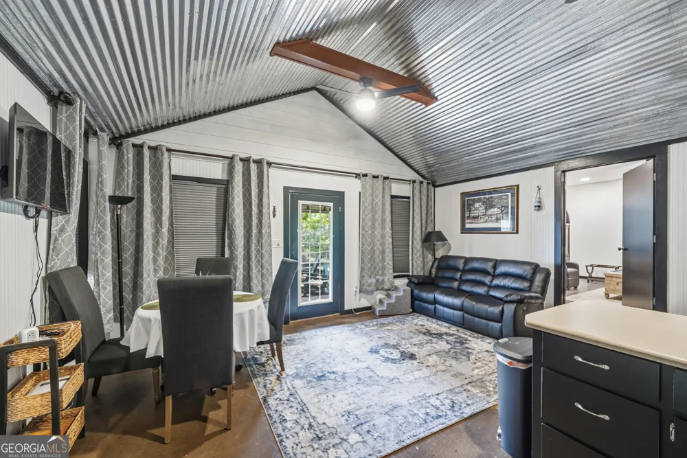 201 Lakeshore DR Eatonton, GA 31024