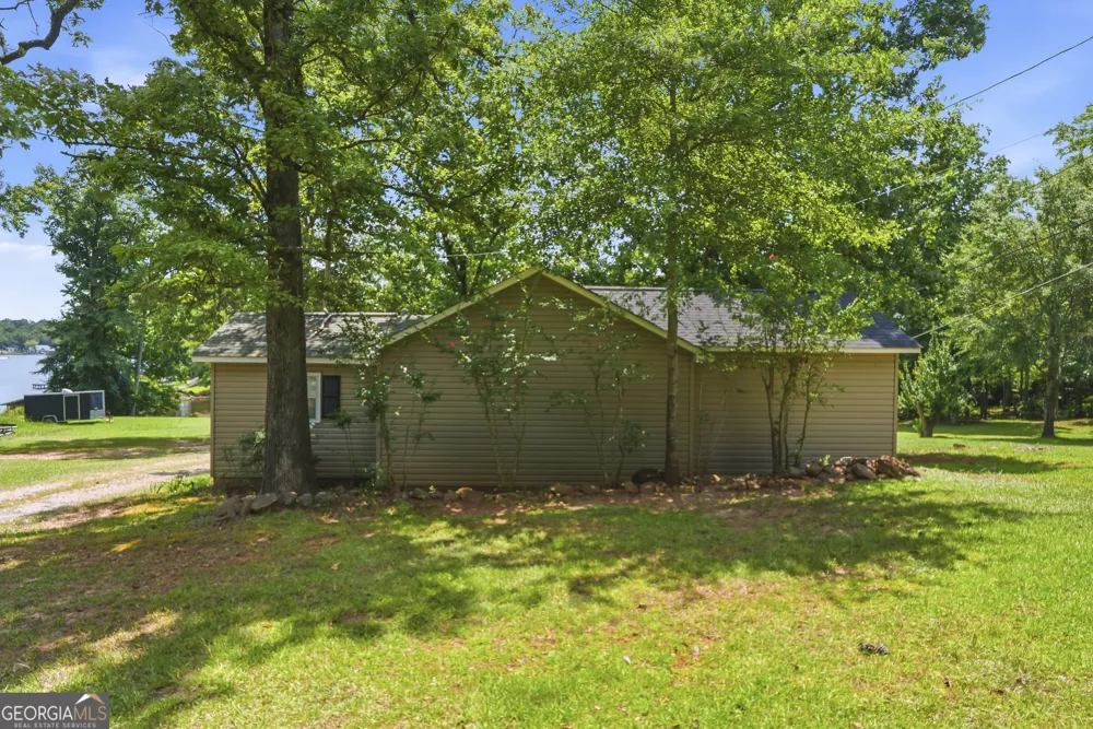 201 Lakeshore DR Eatonton, GA 31024