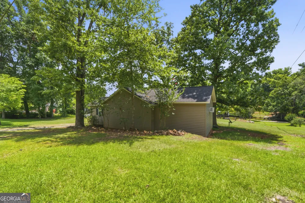 201 Lakeshore DR Eatonton, GA 31024