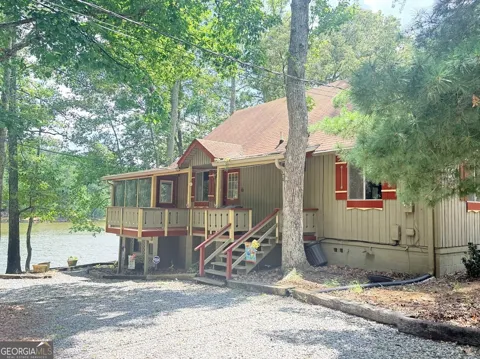 8 St. Moritz DR