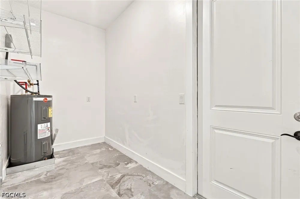 Della Drive Naples, FL 34117