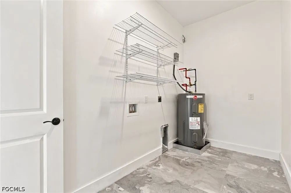 Della Drive Naples, FL 34117