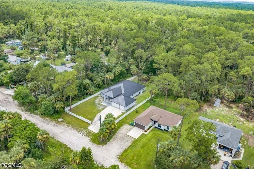 Della Drive Naples, FL 34117