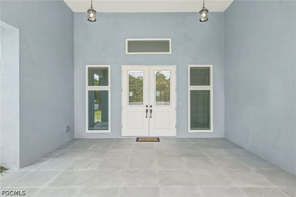 Della Drive Naples, FL 34117