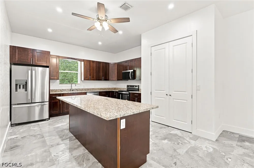Della Drive Naples, FL 34117
