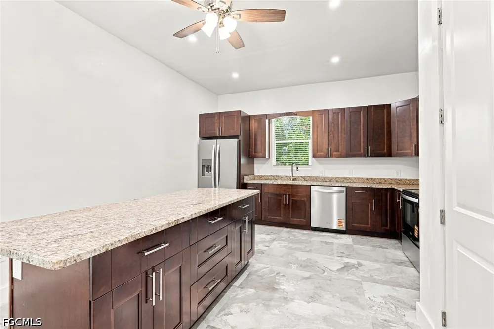 Della Drive Naples, FL 34117
