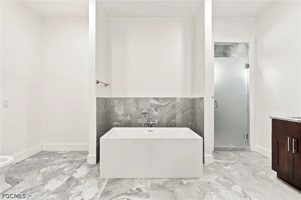 Della Drive Naples, FL 34117