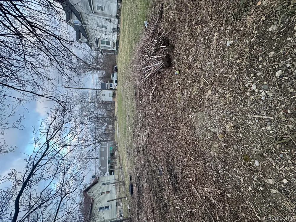 68 Lake Street Pontiac City, MI 48341