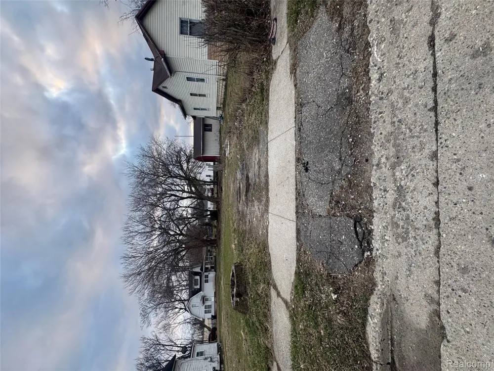 68 Lake Street Pontiac City, MI 48341