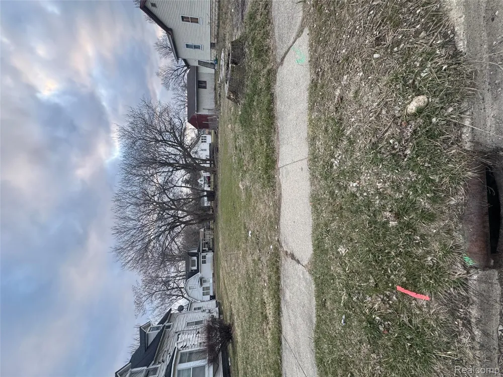 68 Lake Street Pontiac City, MI 48341