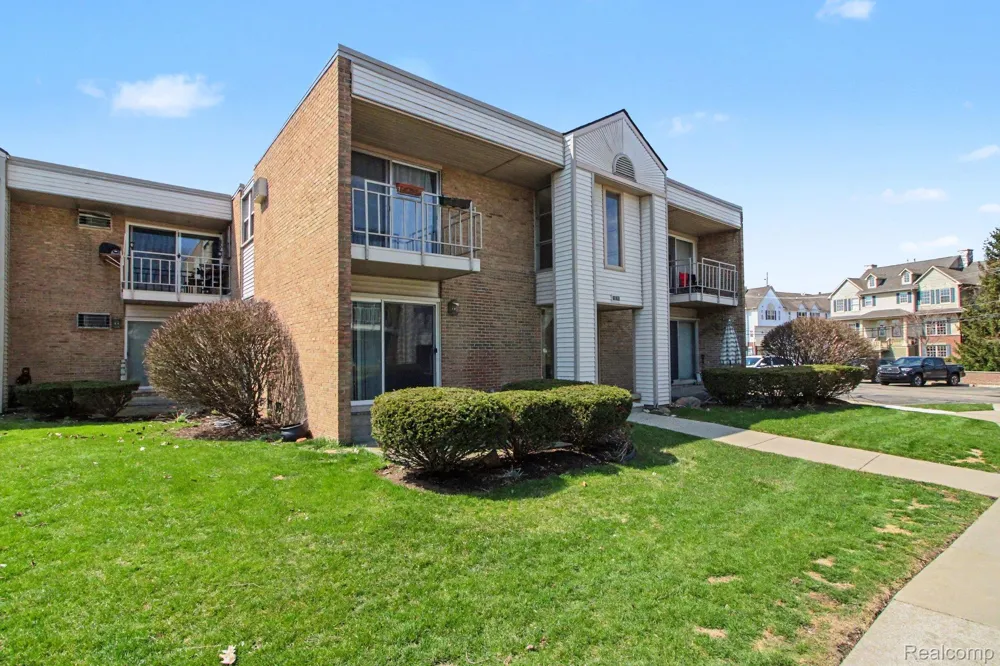 1611 Cass Lake RD Road #C Keego Harbor City, MI 48320