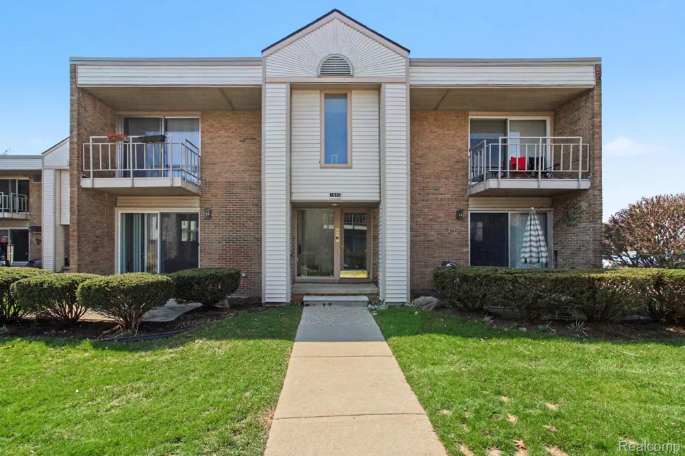 1611 Cass Lake RD Road #C Keego Harbor City, MI 48320