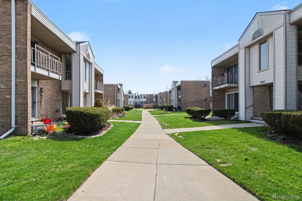 1611 Cass Lake RD Road #C Keego Harbor City, MI 48320