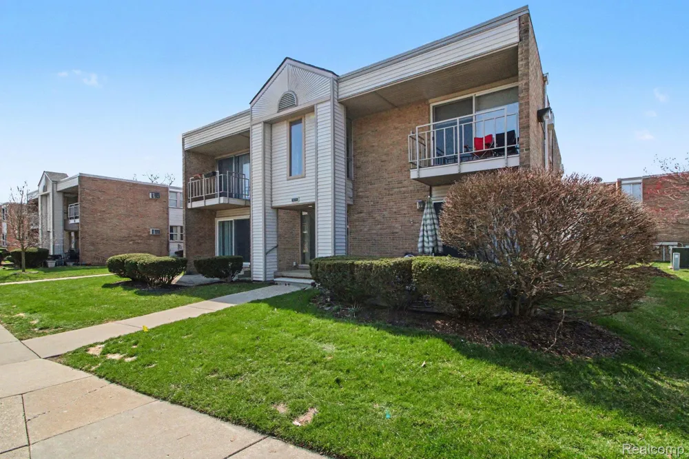 1611 Cass Lake RD Road #C Keego Harbor City, MI 48320