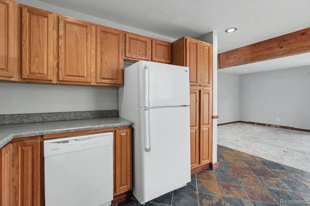1611 Cass Lake RD Road #C Keego Harbor City, MI 48320