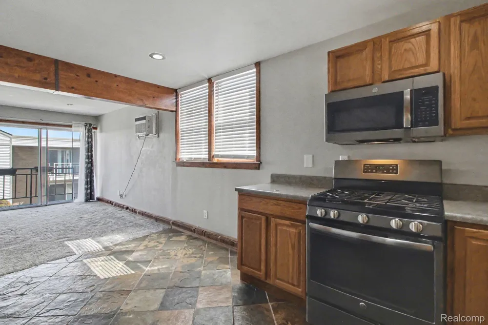 1611 Cass Lake RD Road #C Keego Harbor City, MI 48320