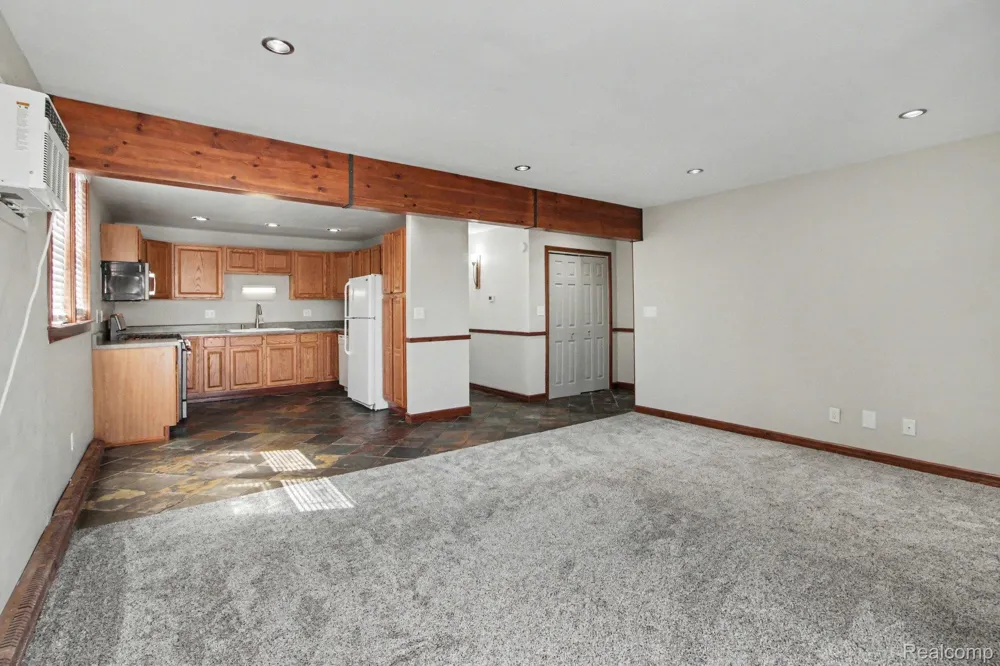 1611 Cass Lake RD Road #C Keego Harbor City, MI 48320