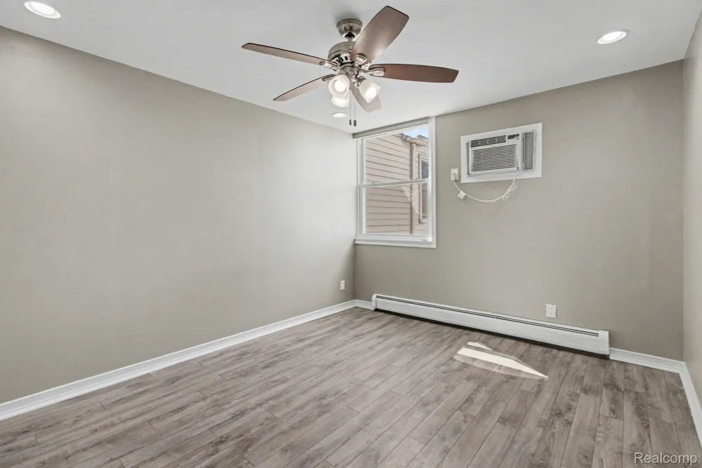 1611 Cass Lake RD Road #C Keego Harbor City, MI 48320
