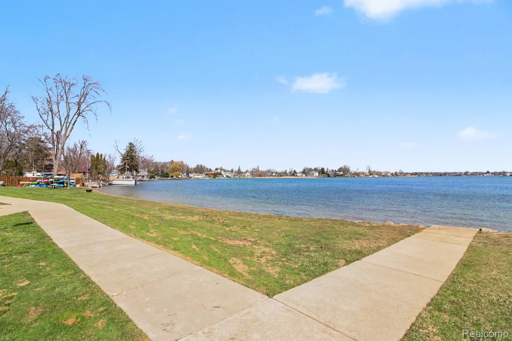 1611 Cass Lake RD Road #C Keego Harbor City, MI 48320