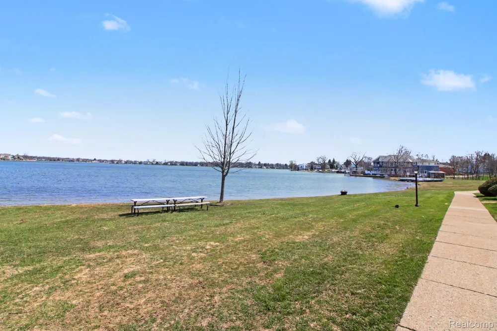 1611 Cass Lake RD Road #C Keego Harbor City, MI 48320