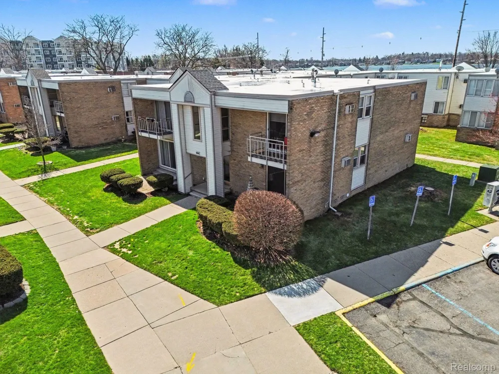 1611 Cass Lake RD Road #C Keego Harbor City, MI 48320